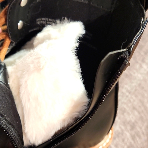 WOMANS WINTER BOOTS LACE UP, MINKY FUR ON TONGUE. SIZE 7 1/2. COLOR BLACK - Picture 12 of 12